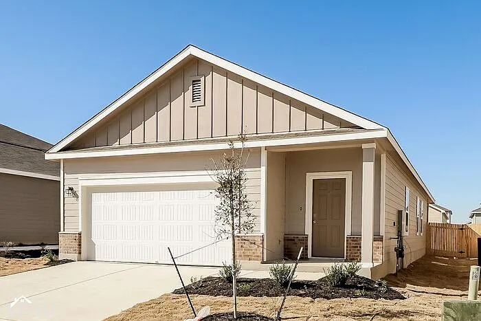 3 bed, 2.0 bath, 1401 sqft, $1,735 — Photo 2