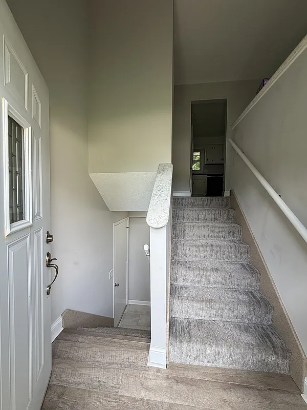 4 bed, 1.5 bath, 1700 sqft, $2,100 — Photo 3