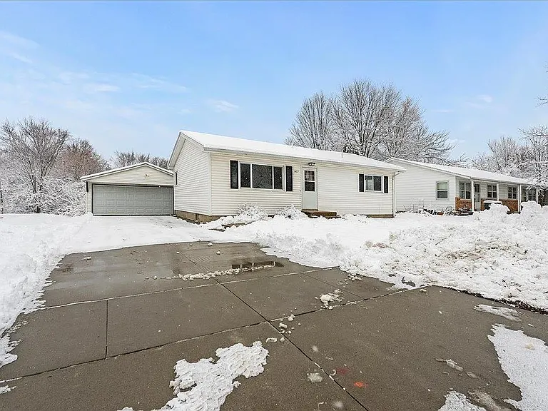 1417 Starview Dr — Photo 1