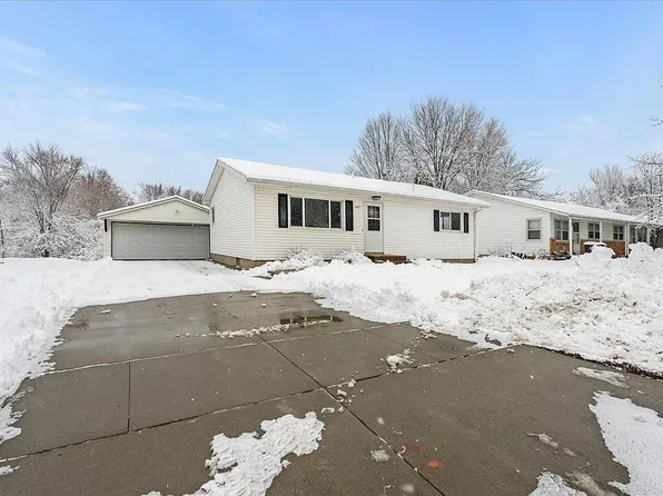 1417 Starview Dr, Cedar Falls, IA 50613