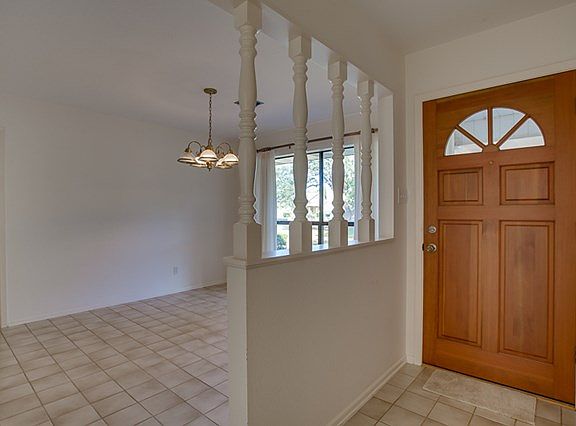 5th image of 441 Oak Wood Rd