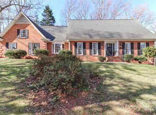 212 W Glen Eagles Rd, Statesville, NC 28625