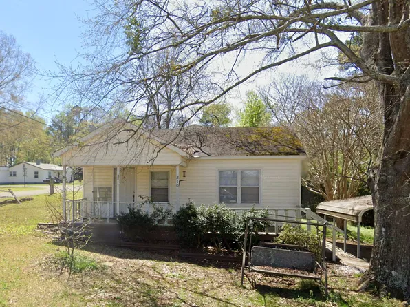 210 Sanders Hill Dr, Weaver, AL 36277