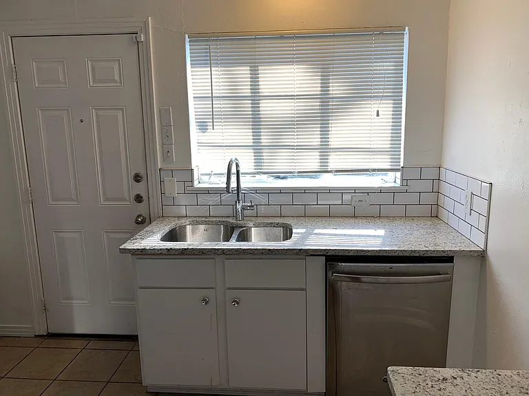 2532 Forest Park Blvd — Photo 7