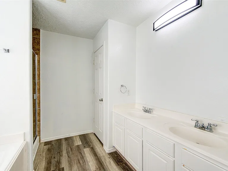 7930 Northfork Hollow Ln — Photo 31