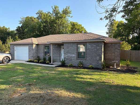 406 Circle Dr