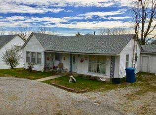 901 W Sycamore St, Carmi, IL 62821