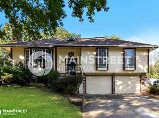 510 SE Timbercreek Ln, Lees Summit, MO 64063