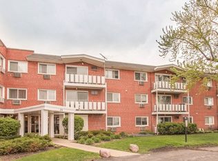 25 E Foxtail Drive 311, Arlington Heights, IL 60004