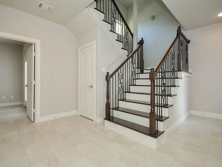 1610 Parker St — Photo 3