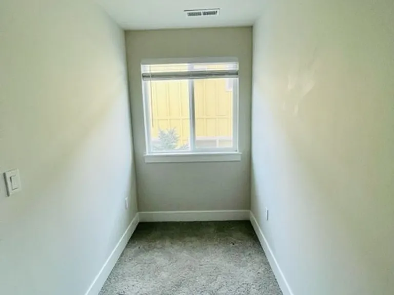 1718 NE Lotus Dr #1 — Photo 13