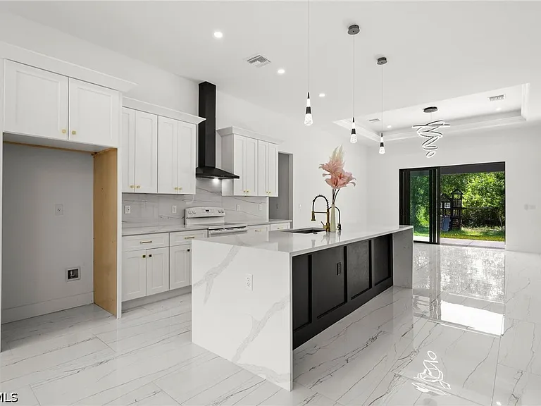 14 Truman Ave — Photo 10