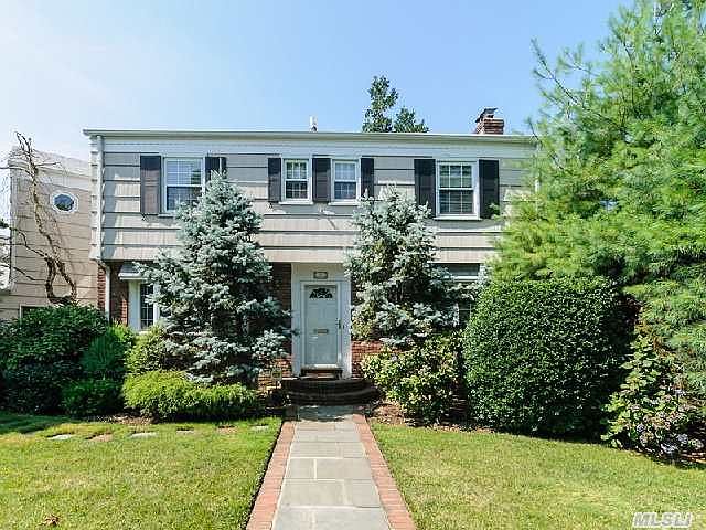 1st image of 10 Merillon Ave