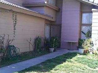 910 Dolphin Dr, Perris, CA 92571