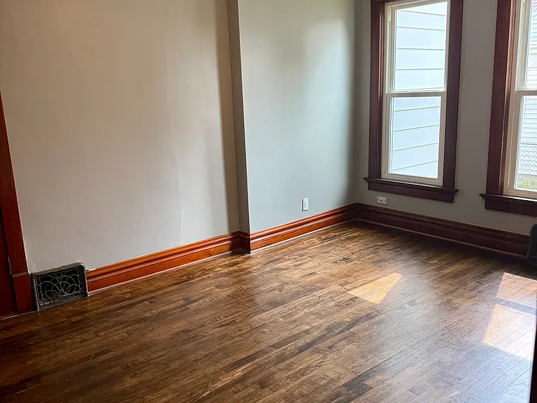 Eastern Ave — Photo 6
