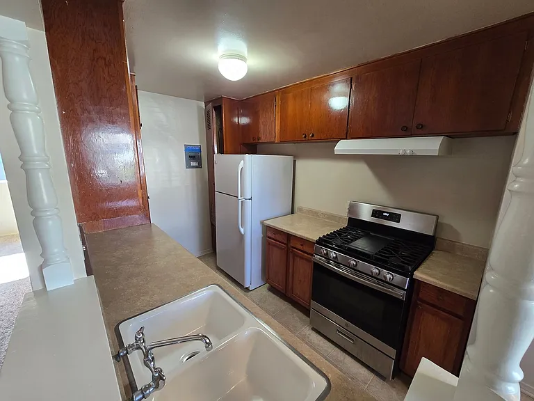302-306 1/2 E Navilla Pl — Photo 6