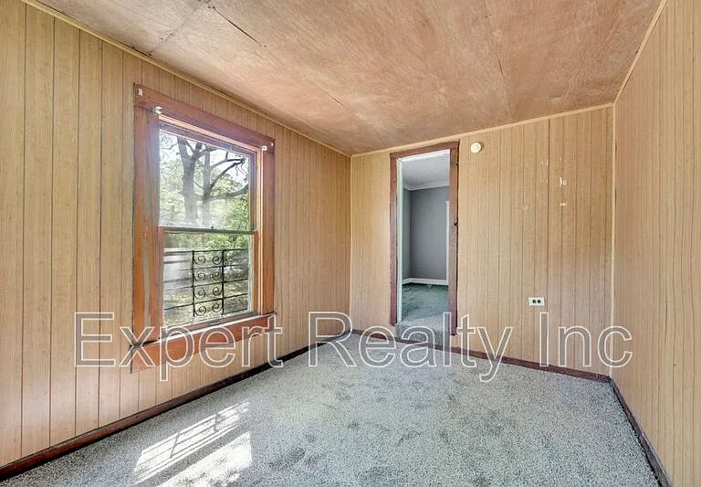 608 5th Ave — Photo 16