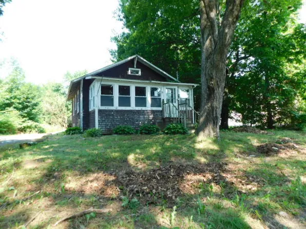 5 Carter Avenue, Newport, ME 04953