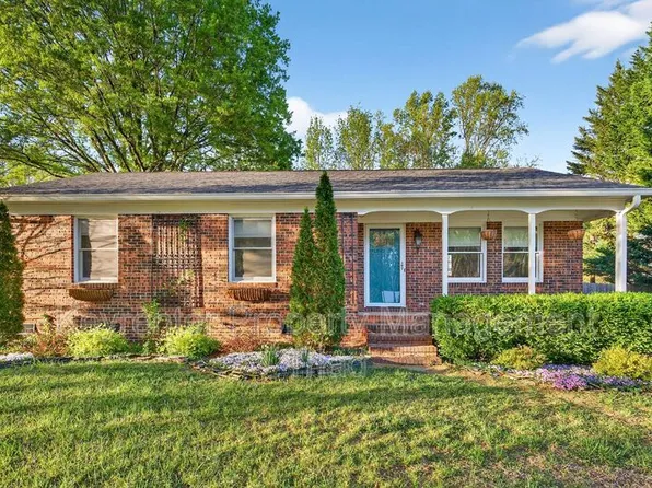 2312 Bonnie Ln, Summerfield, NC 27358