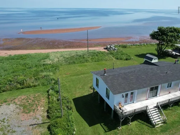 19 Rockwell Ln, Amherst Shore, NS B0L 1E0
