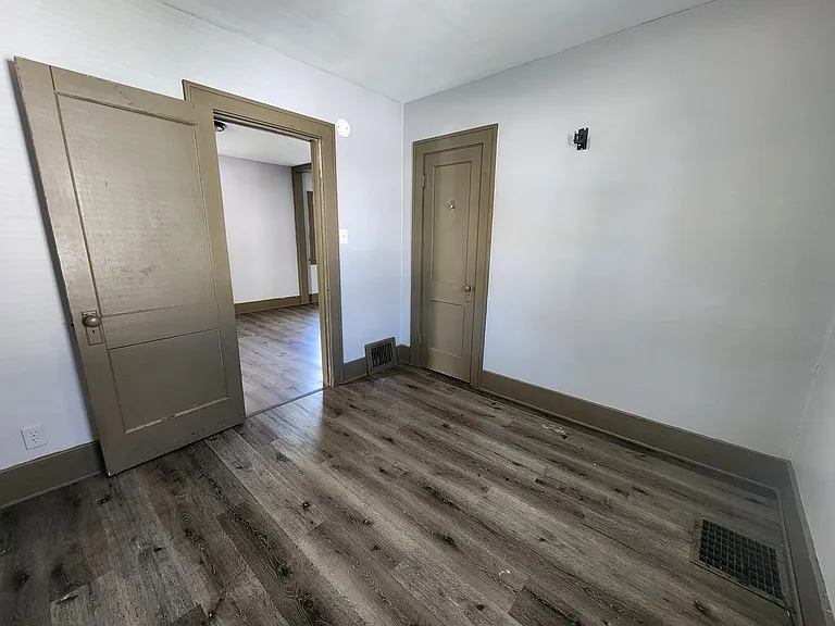 526 Kirkwood Ave — Photo 9