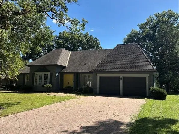 12724 Overbrook Rd, Leawood, KS 66209