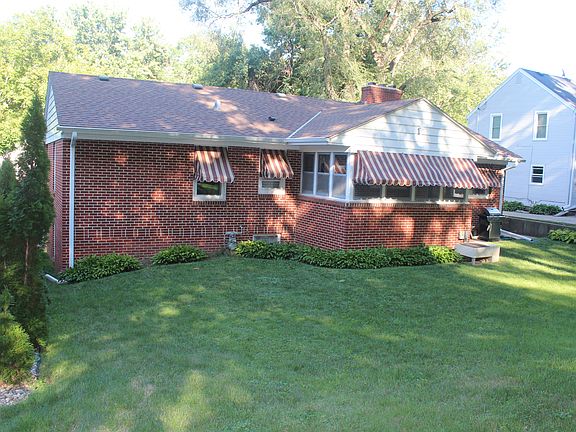 2nd image of 2827 Valley Dr