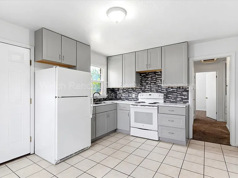 2709 Gramercy Ave #B — Photo 9