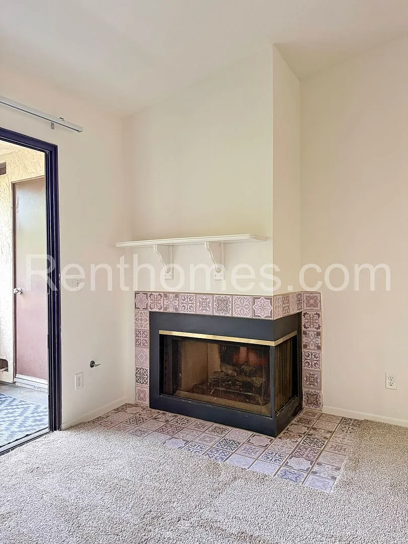 Escondido, 2425 Cranston Dr #27, Vltd Ceilings, Ceiling Fans, All Appl's, AC / Gas Log Fireplace,... — Photo 3