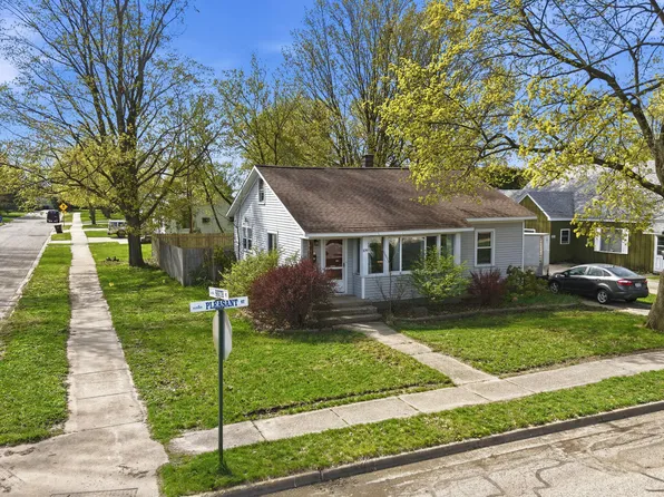 109 Pleasant St NW, Sparta, MI 49345