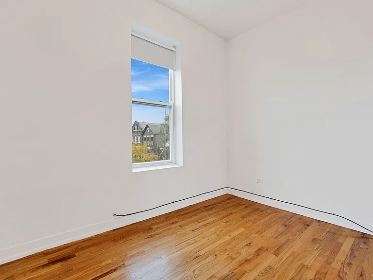 1942 S May St #3F — Photo 11