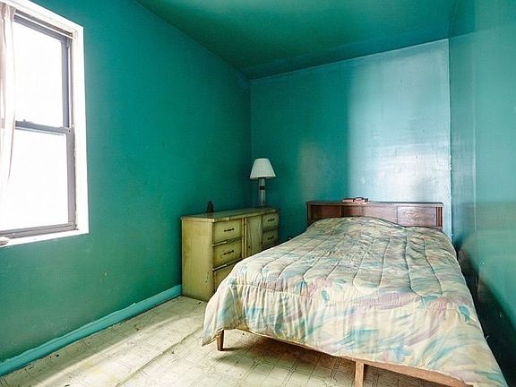 5th image of 353 W 47th St APT 4FW