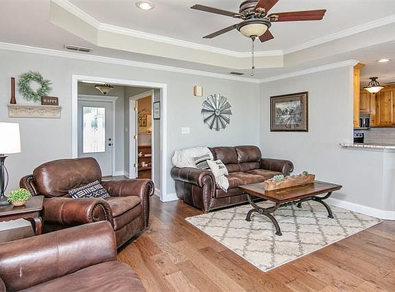 3rd image of 102 Shoreline Cir