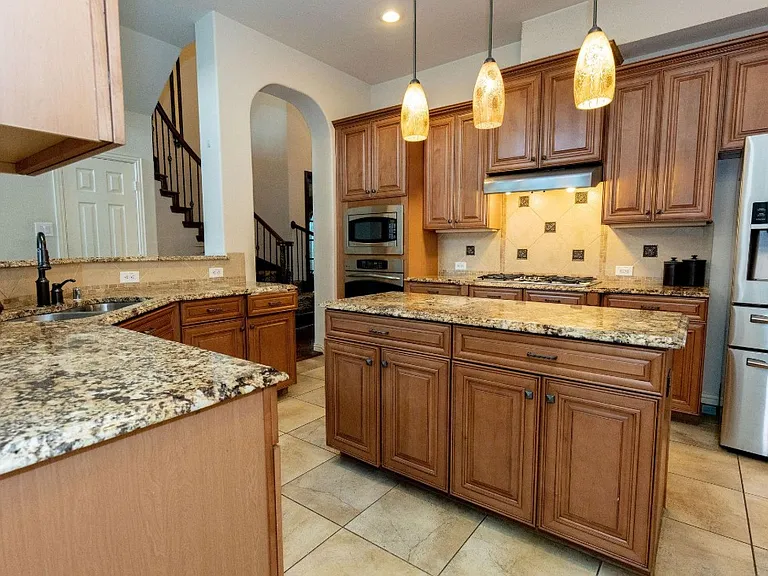 11956 Grandview Dr — Photo 4