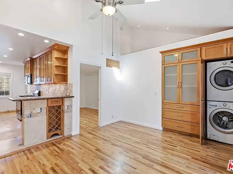 325 Vernon Ave #4 — Photo 1