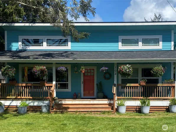 102 N Oar Loop NW, Ocean Shores, WA 98569
