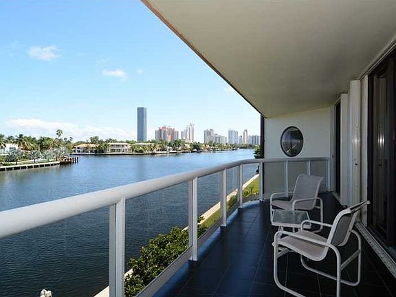 2nd image of 20191 E Country Club Dr APT Ws2