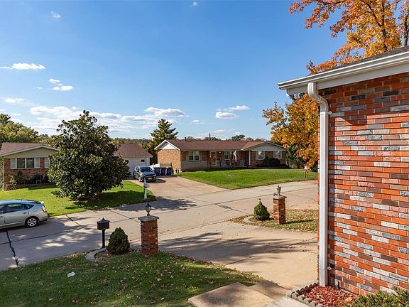 3rd image of 4007 Park Hill Ct