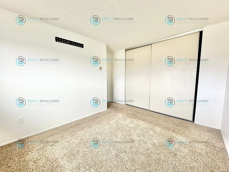 527 Smithridge Park — Photo 12