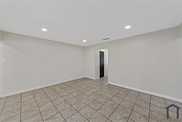 3014 Patricia Ln — Photo 4