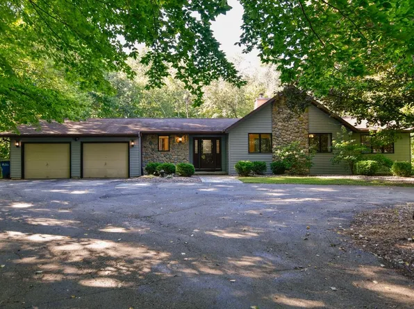 3445 Shady Ln, Suamico, WI 54313