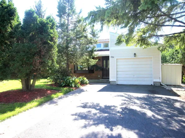934 Beauclaire Dr, Ottawa, ON K1C 2J3