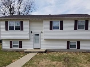 319 N Pine St, Maroa, IL 61756