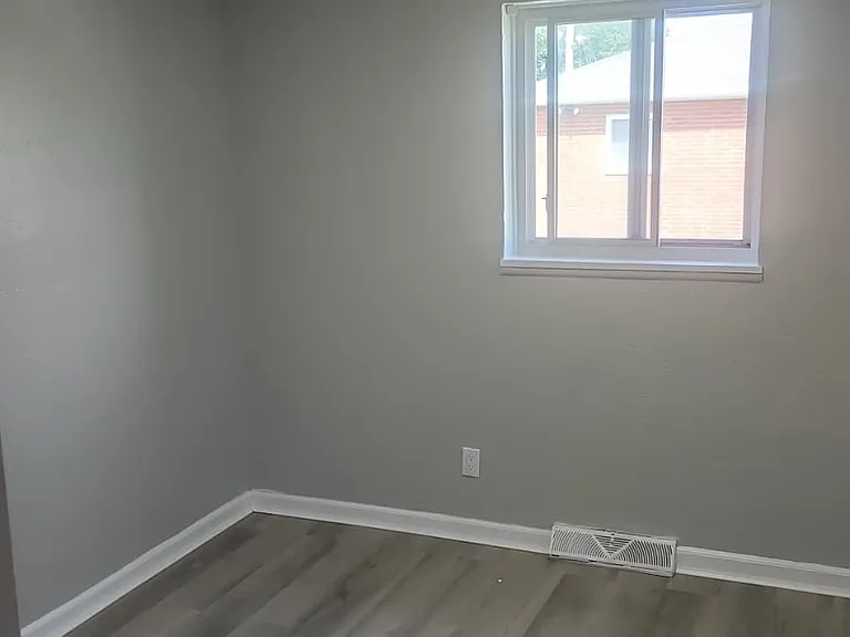 23901 Banbury Cir #10 — Photo 3