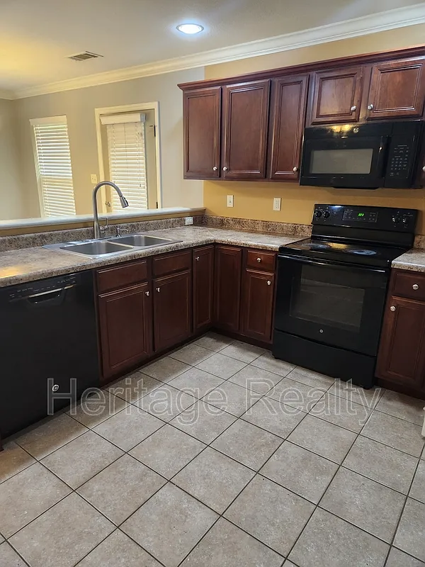 3 bed, 2.0 bath, 1545 sqft, $2,200 — Photo 4