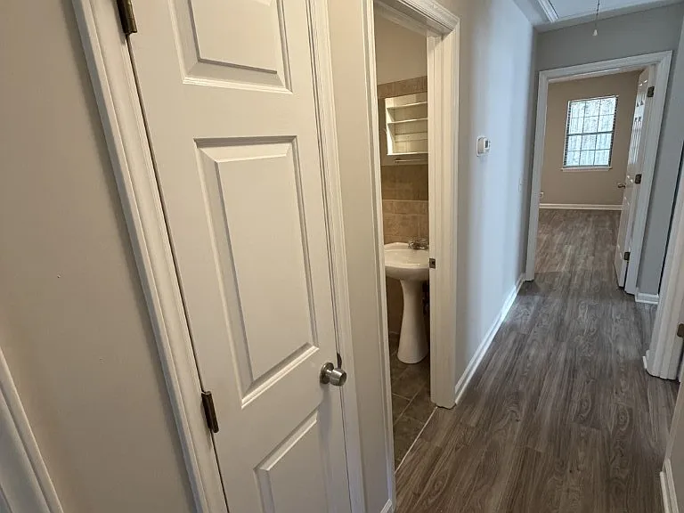 302 Hillside Ct — Photo 5