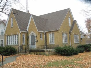 302 S Pine St, Nokomis, IL 62075