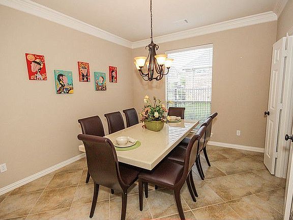 2nd image of 150 S Vershire Cir
