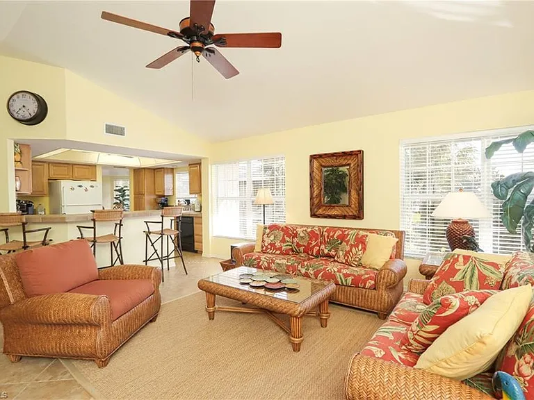 26881 Wedgewood Dr #201 — Photo 2