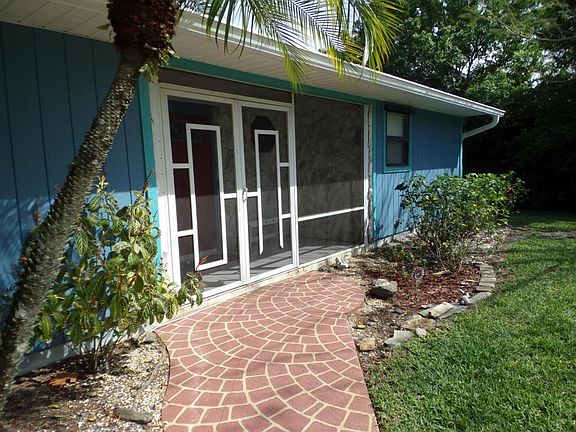 Front Enclosed Entry!